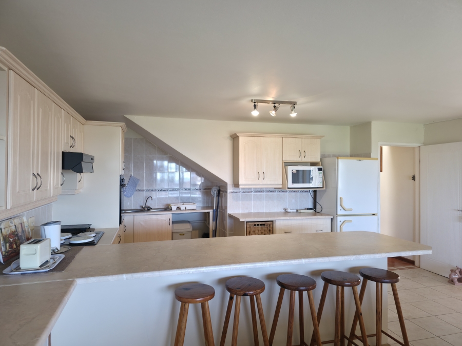 7 Bedroom Property for Sale in Wavecrest Eastern Cape